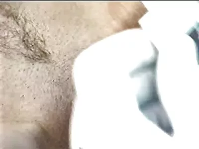 Rintava ilmais sexi poikapuoli on pakkomielle tuosta valtavasta luusta
